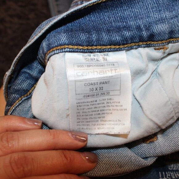 Carhartt Women's Jeans Size 30x32 – Durable, Classic, and Comfortable Fit - Picture 4 of 8